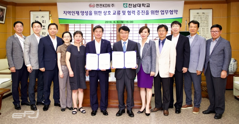 한전KDN은 8월 6일 전남대, 한국여성과학기술인지원센터 호남제주권역사업단과 지역사회 맞춤형 인재 양성 및 일자리 창출 지원을 위한 업무협약을 체결했다.
