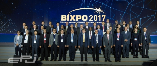 BIXPO는 글로벌 에너지 전문가들이 한자리에 모여 전력산업에 대한 기술 및 정책 등에 대해 열띤 토론을 펼친다. 사진=BIXPO 2017 개막식 기념사진.