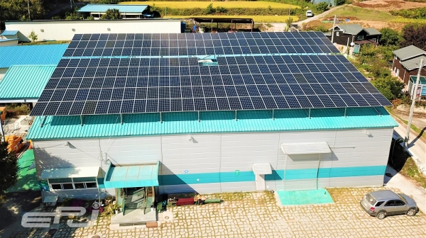 전북 진안군에 위치한 2차년도 한전 햇살행복 발전설비 지원사업으로 설치된 진안고원협동조합발전소(85.68kW).