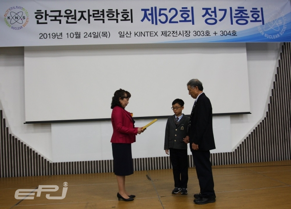 이창건 한국원자력문화진흥원 전 원장이 한국원자력대상을 수상했다.