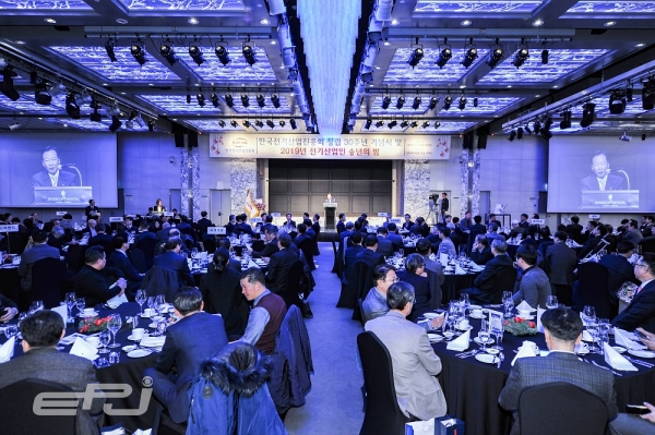 전기산업진흥회는 12월 6일 인터컨티넨탈 서울 코엑스에서 '창립 30주년 기념식' 및 '2019년 전기산업인 송년의 밤'을 개최했다.