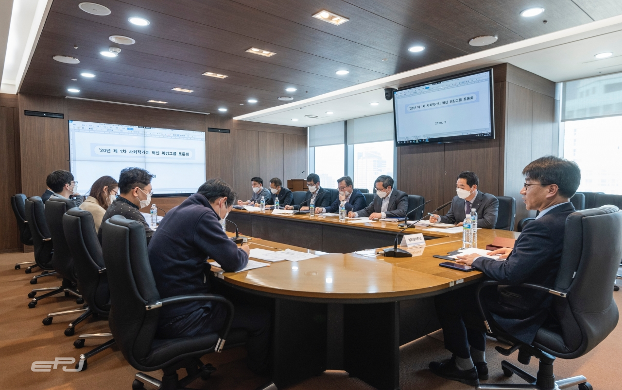 한국남부발전은 3월 5일 부산 본사에서 사회적 가치 혁신 워킹그룹 토론회를 개최했다. 이어 코로나19 사태 관련 지원대책을 논의했다.
