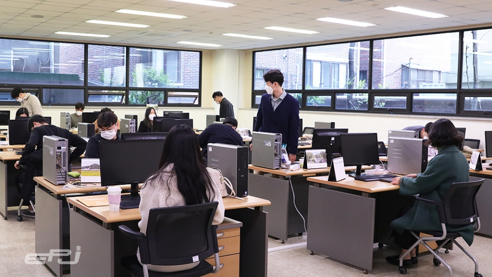 서울에너지공사는 3월 31일 서울 영등포구에 소재한 ‘미니태양광센터’ 개소식을 갖고 본격적인 활동을 개시했다.