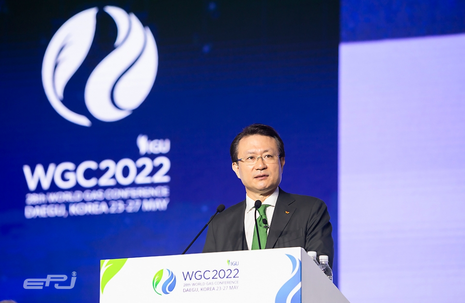 유정준 SK E&S 부회장이 ‘2022 세계가스총회(WGC 2022)’ 기조발표 세션에서 ‘넷제로 목표를 향한 아시아의 가스산업’을 주제로 발표하고 있다.
