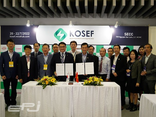 전기산업진흥회는 7월 21일 베트남 호치민 SECC 전시장에서 '한국전기산업진흥회-베트남기계전기협회' 간 전략적 협력 파트너십 구축을 위한 업무협약을 체결했다.