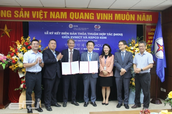 한전KDN과 베트남 ENVICT는 11월 16일, 베트남 하노이 EVNICT 본사에서 디지털 전환 및 에너지ICT 분야 상호협력과 인적교류를 주요 내용으로 하는 업무협약을 체결했다.