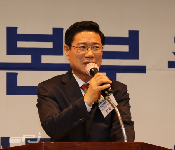 김동환 전기기술인협회 감사가 선대본부 출정식에서 인사말을 하고 있다.